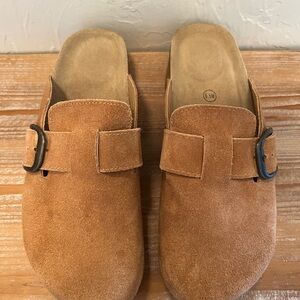 Cushionaire Women's Granola Platform Suede Clogs Size 8.5M